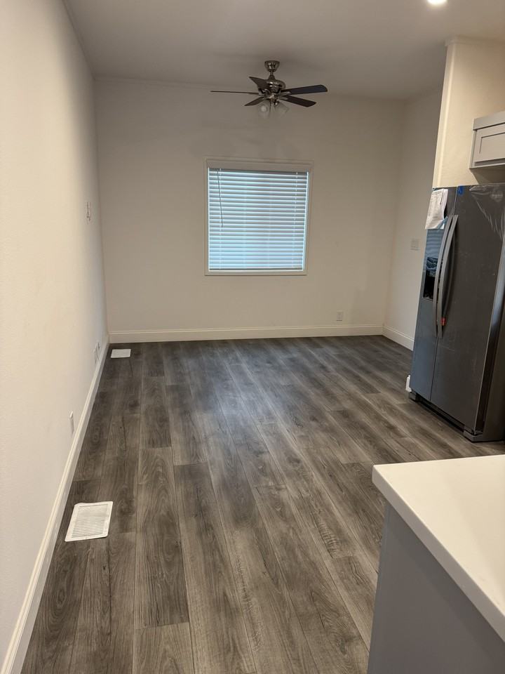 1221 Conway Dr #B - Photo 4 of 8