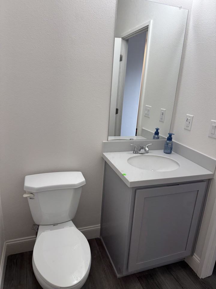 1221 Conway Dr #B - Photo 5 of 8