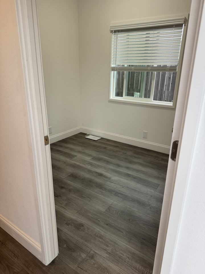 1221 Conway Dr #B - Photo 7 of 8