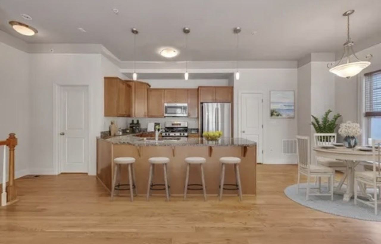 1390 Dutch Valley Pl Ne - Photo 3 of 50