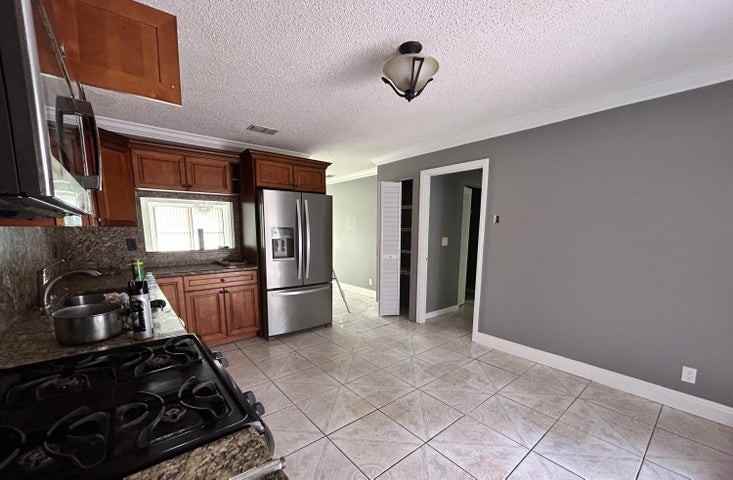 7347 Pinedale Drive - Photo 5 of 7