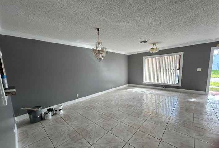 7347 Pinedale Drive - Photo 7 of 7