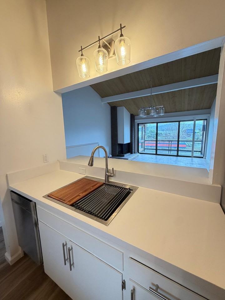 330 Johnson - Photo 5 of 14