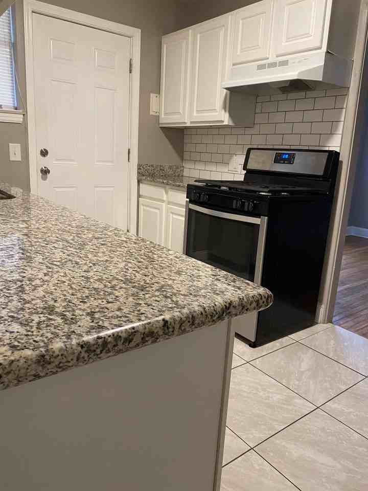 Government St Apartments - Photo 4 of 10