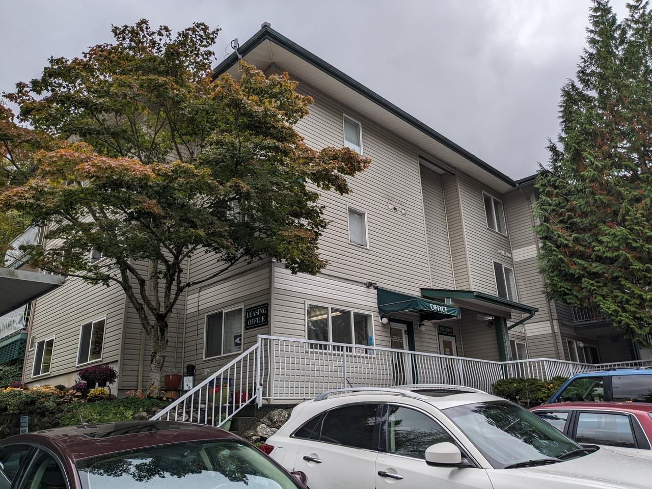 Building 2 - 3962 Byron Ave - Photo 2 of 4