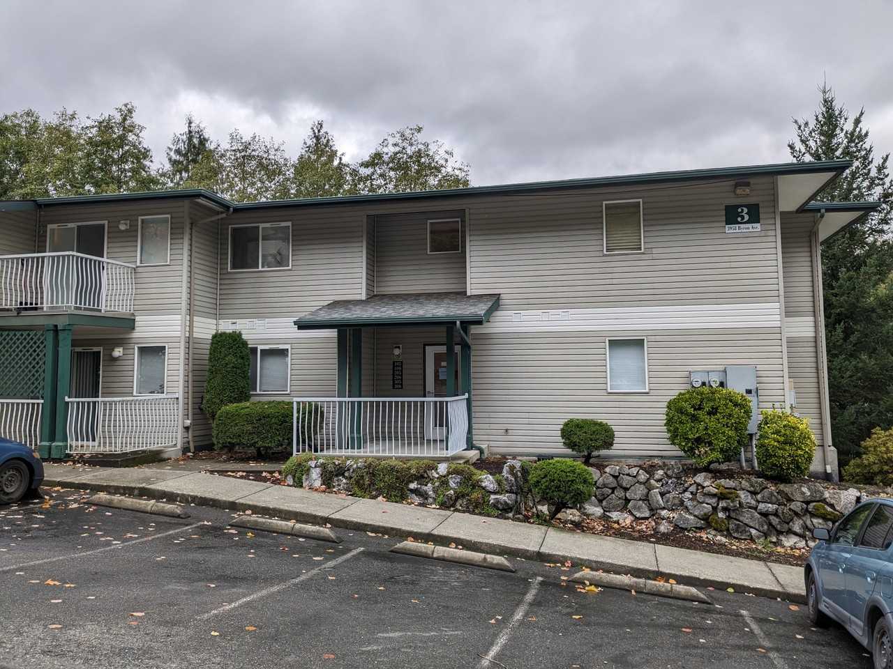 Building 2 - 3962 Byron Ave - Photo 4 of 4