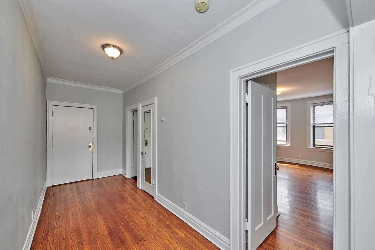 5453 South Everett Avenue - Photo 2 of 6