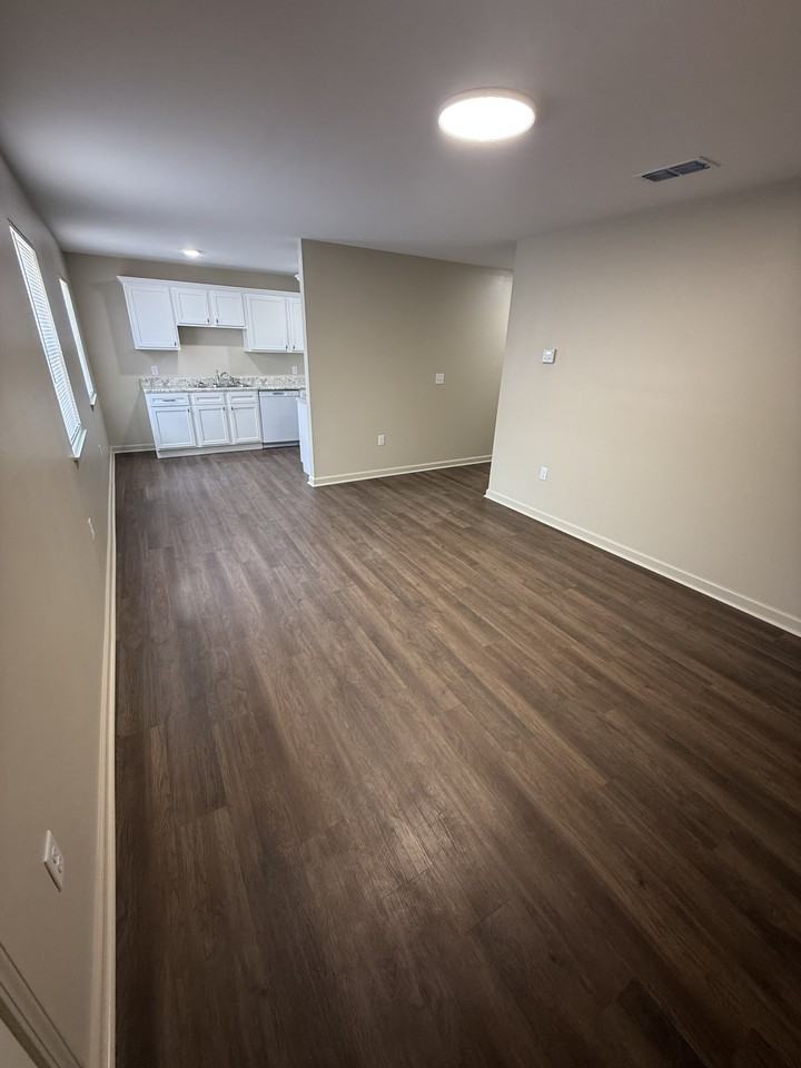 Meadowview - Photo 3 of 18