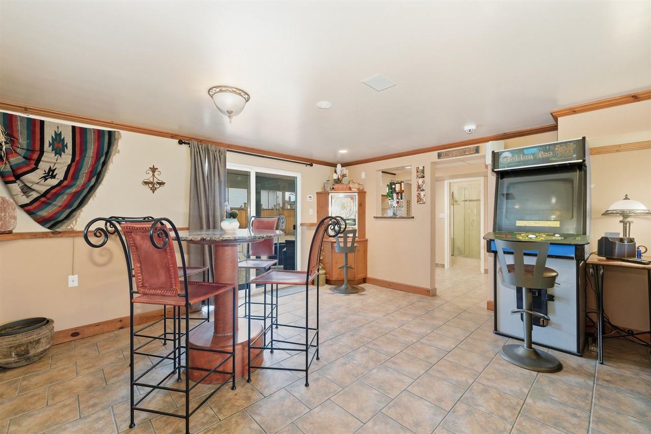 10600 Swinton Crescent - Photo 4 of 11