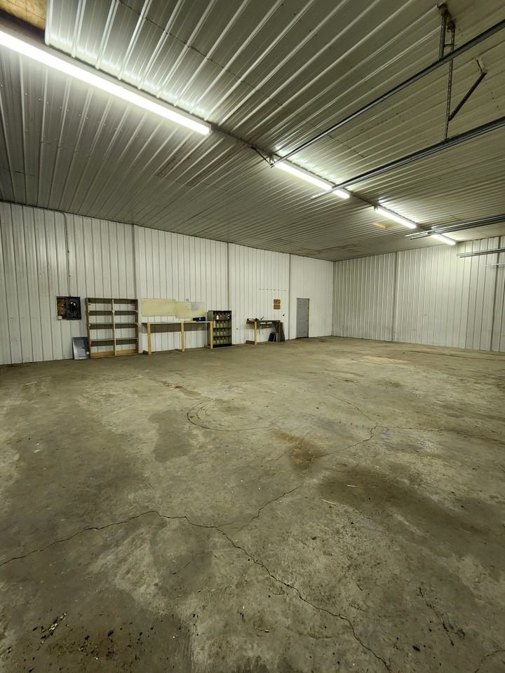 375 Gladstone Street - Photo 2 of 3