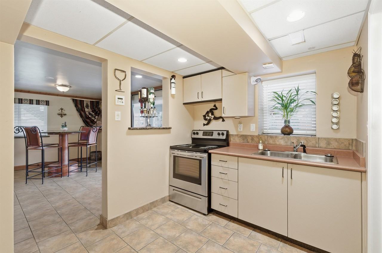 10600 Swinton Crescent - Photo 7 of 11