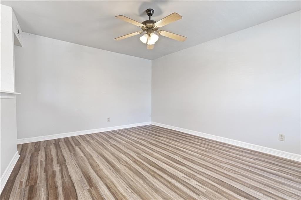 884 W Holly St - Photo 7 of 20