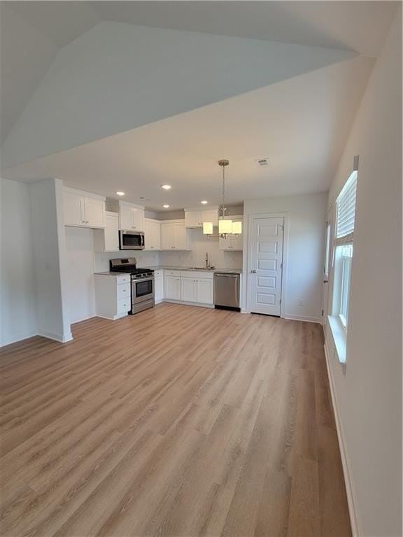 555 N Cresswell Dr - Photo 3 of 23