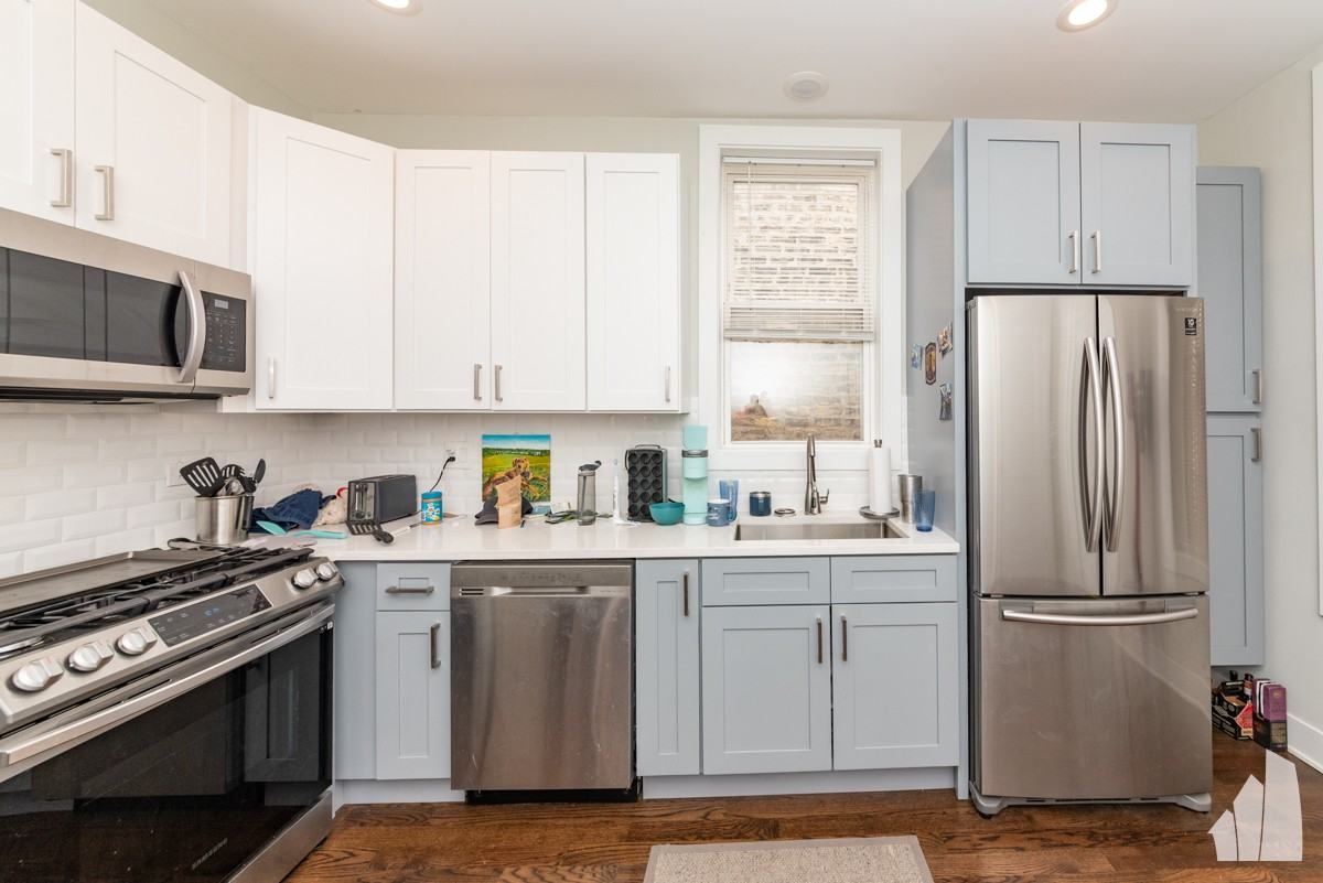 2145 W Webster Ave #3 - Photo 2 of 11