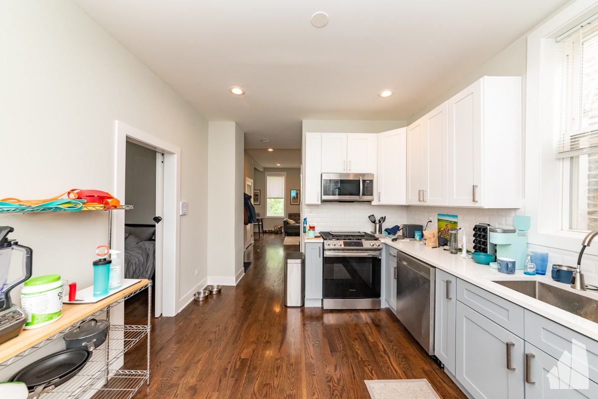 2145 W Webster Ave #3 - Photo 3 of 11