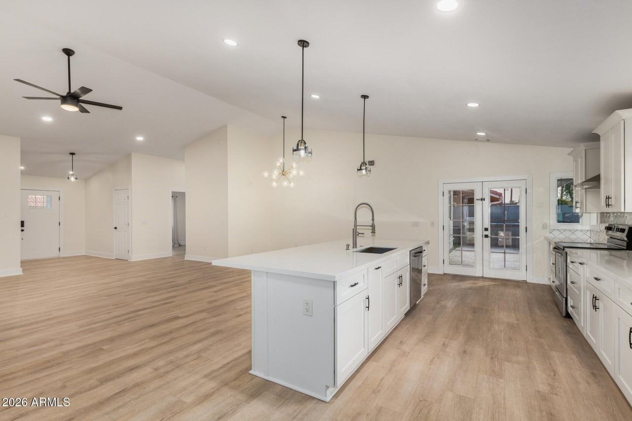 5713 E Hillery Dr - Photo 7 of 30