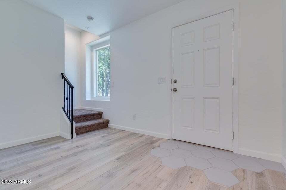 160 W Commerce Ct - Photo 2 of 20