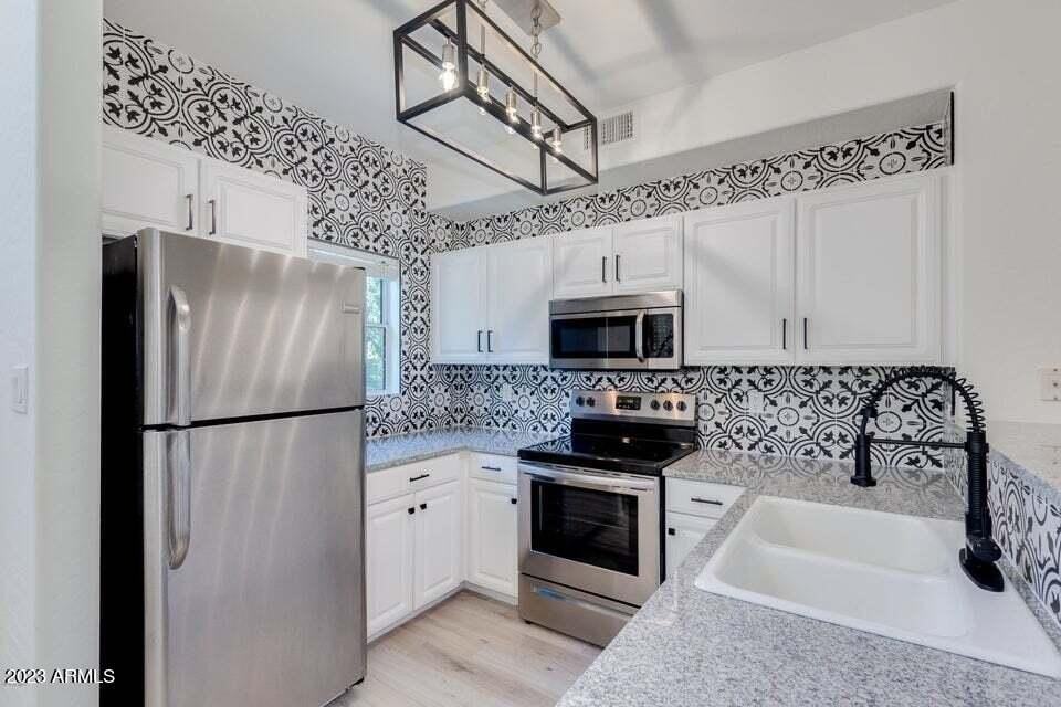 160 W Commerce Ct - Photo 4 of 20