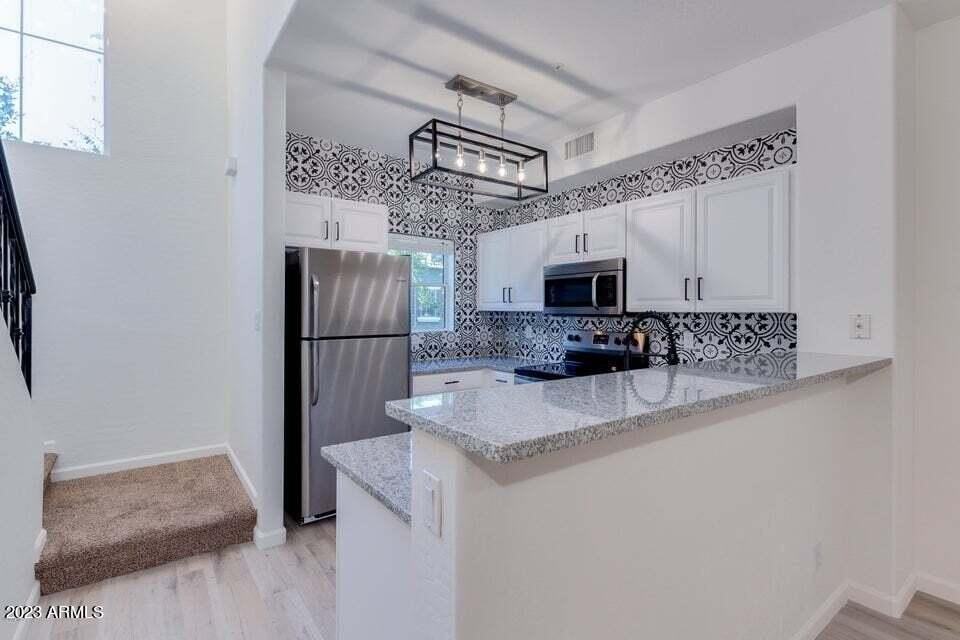 160 W Commerce Ct - Photo 6 of 20