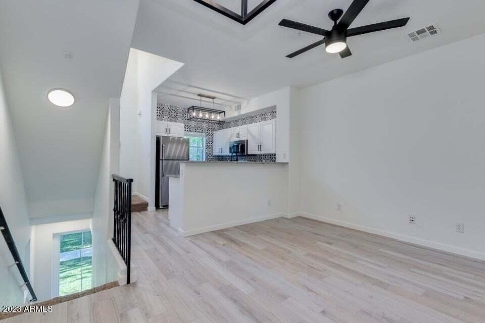 160 W Commerce Ct - Photo 7 of 20