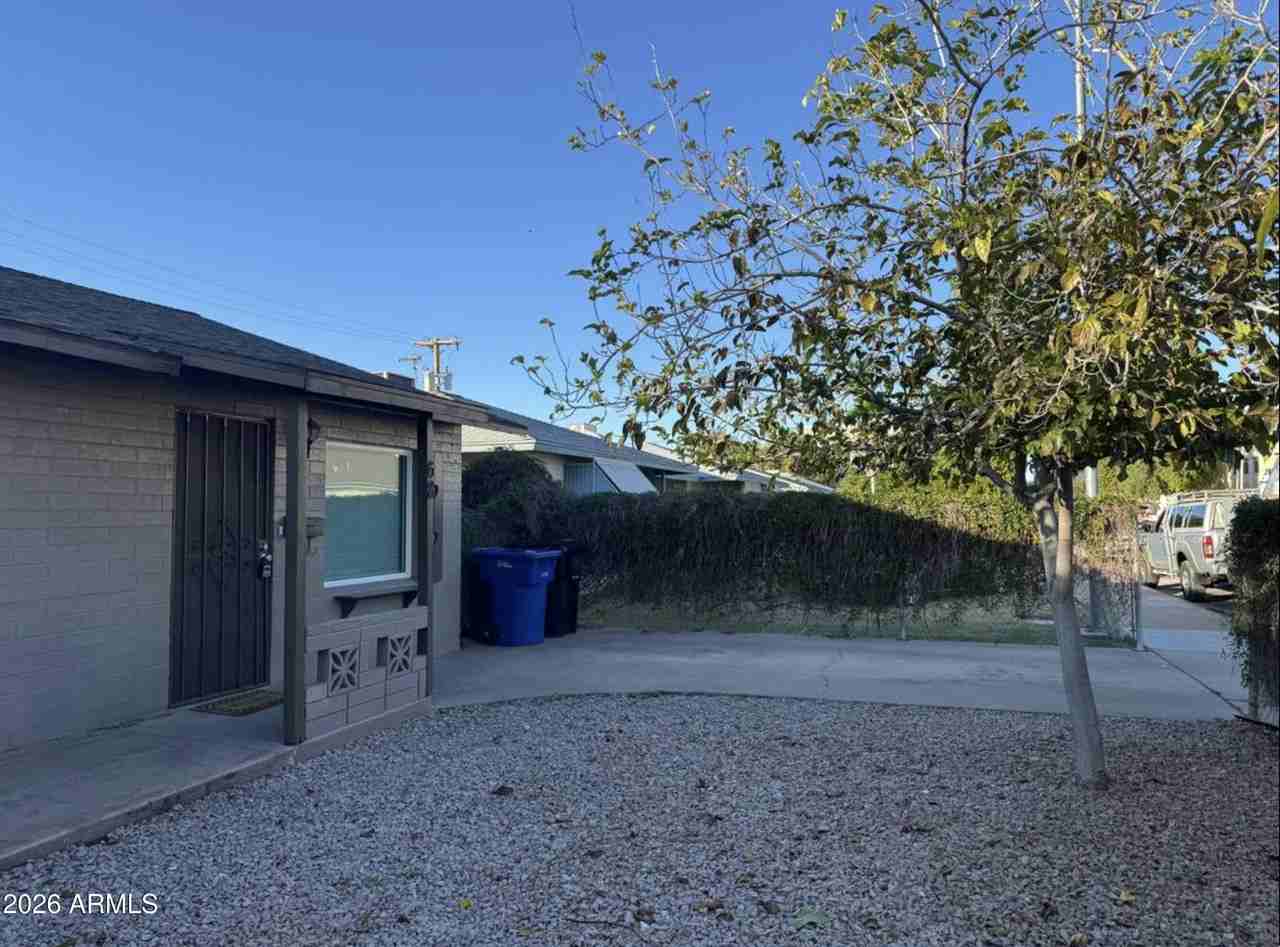 68 S Ashland - Photo 2 of 28