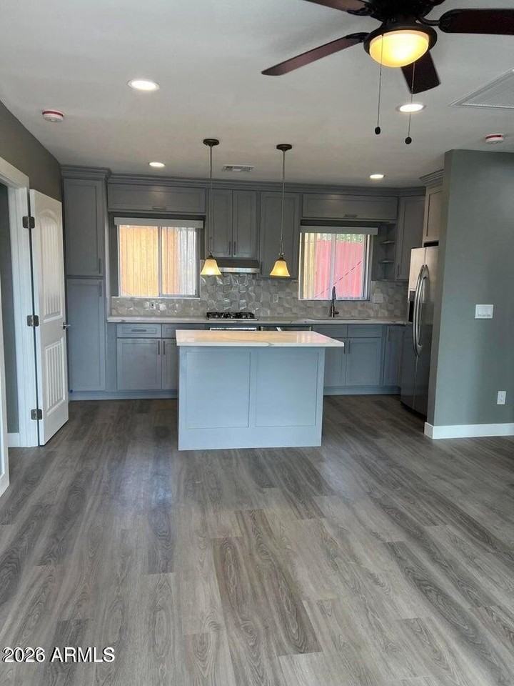 10 E Mountain View Rd - Photo 2 of 13