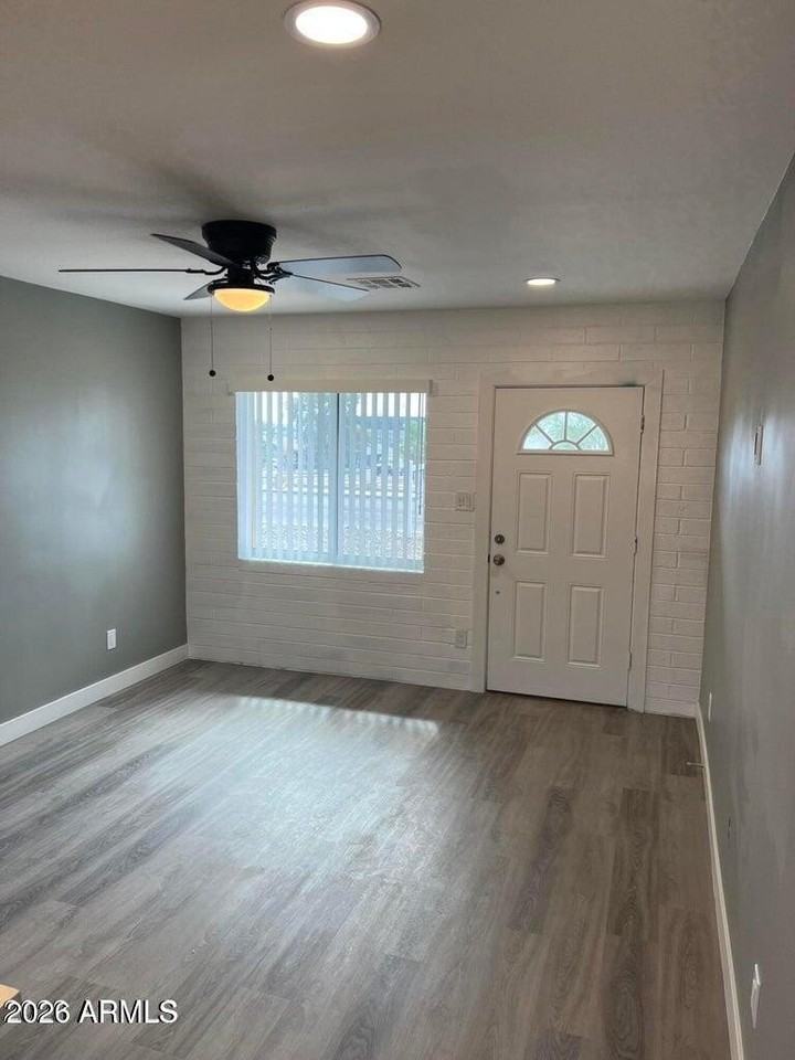 10 E Mountain View Rd - Photo 4 of 13