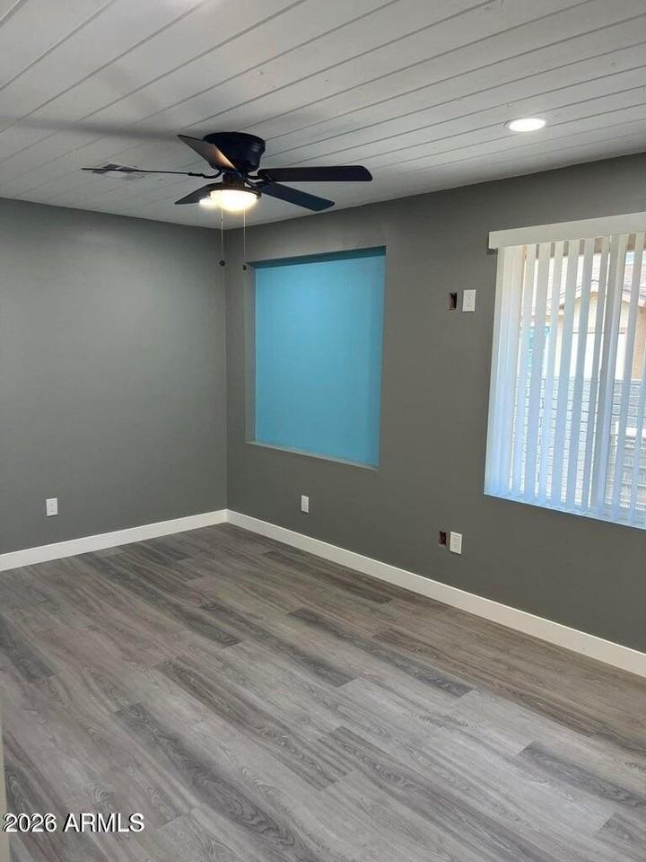 10 E Mountain View Rd - Photo 5 of 13