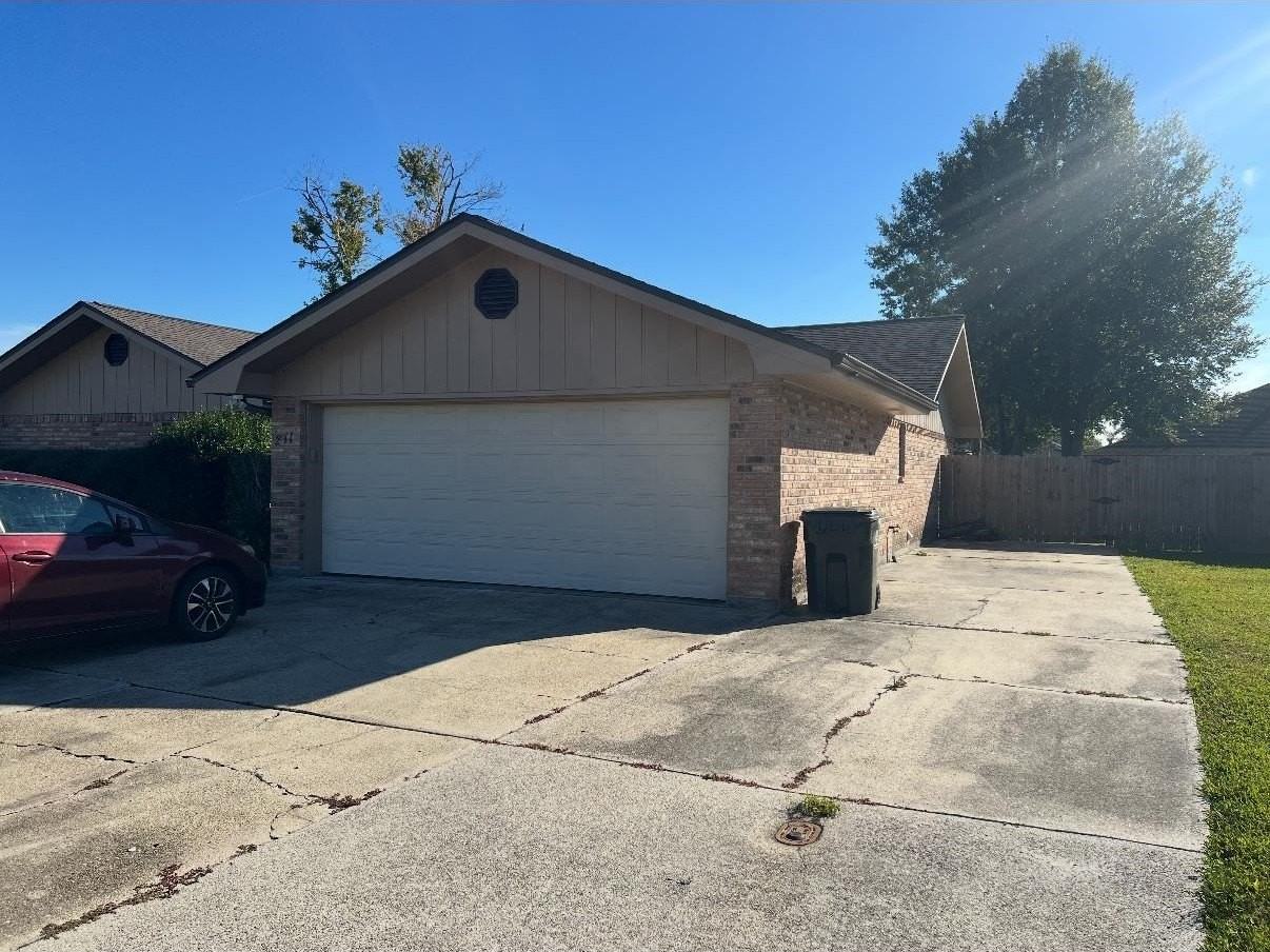 211 Chantilly Dr - Photo 3 of 8