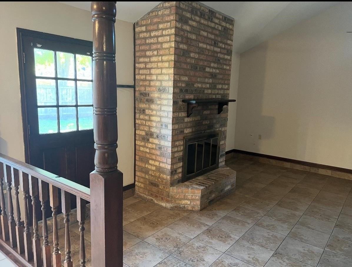 211 Chantilly Dr - Photo 5 of 8