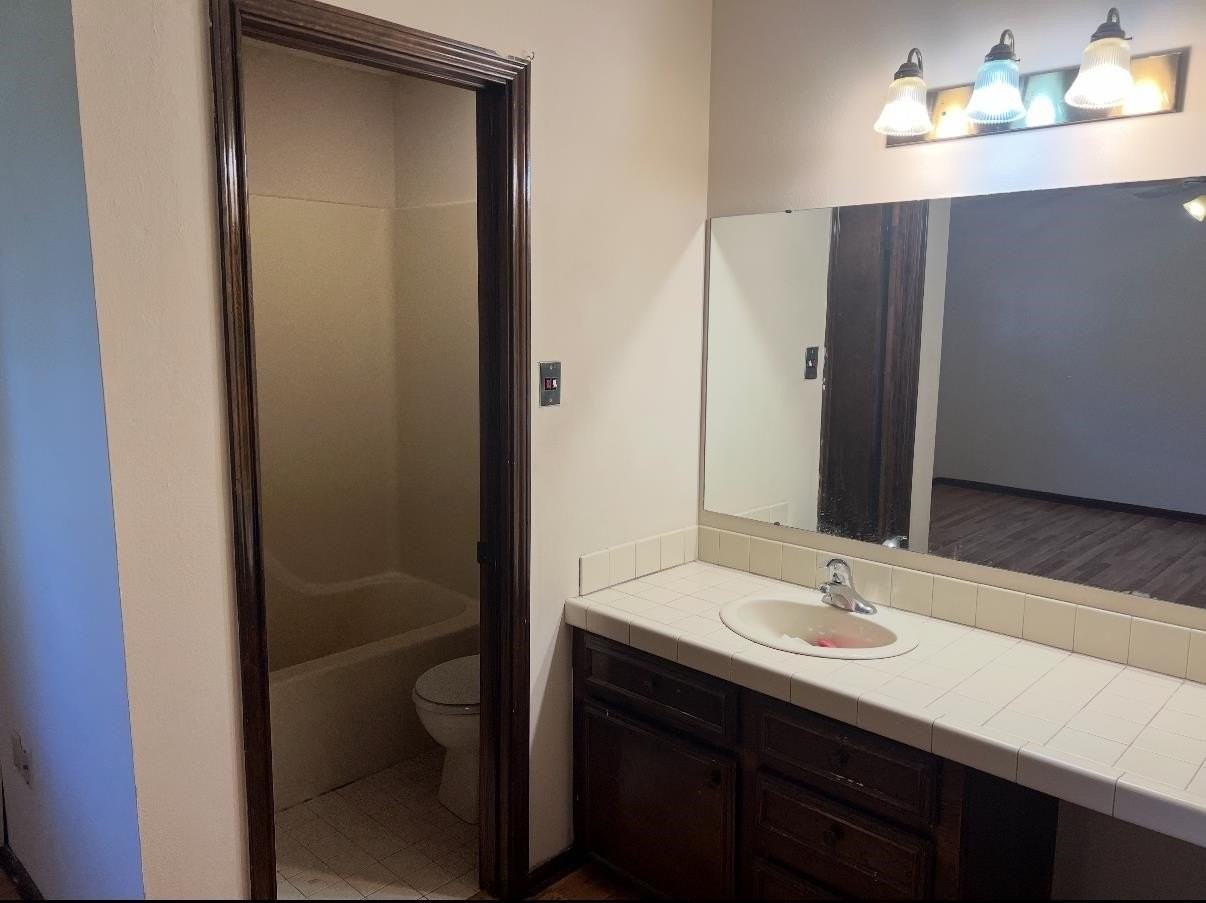 211 Chantilly Dr - Photo 6 of 8