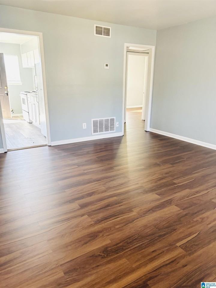 712 Vanderbilt St #D - Photo 2 of 7