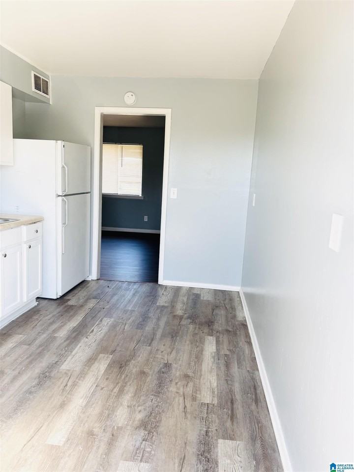 712 Vanderbilt St #D - Photo 4 of 7