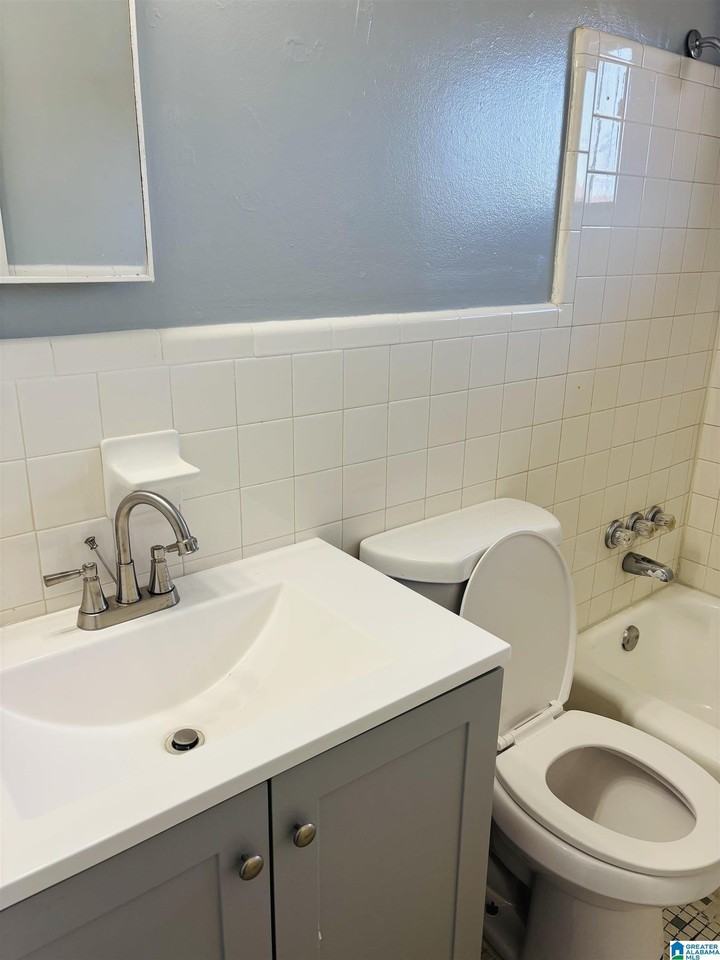 712 Vanderbilt St #D - Photo 5 of 7