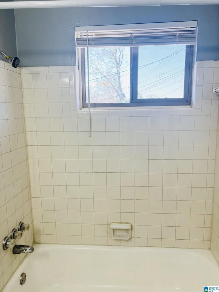 712 Vanderbilt St #D - Photo 6 of 7