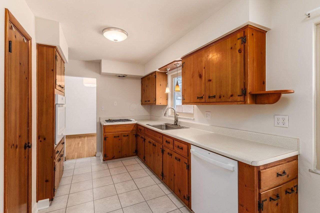 724 Drummond Ct - Photo 5 of 19