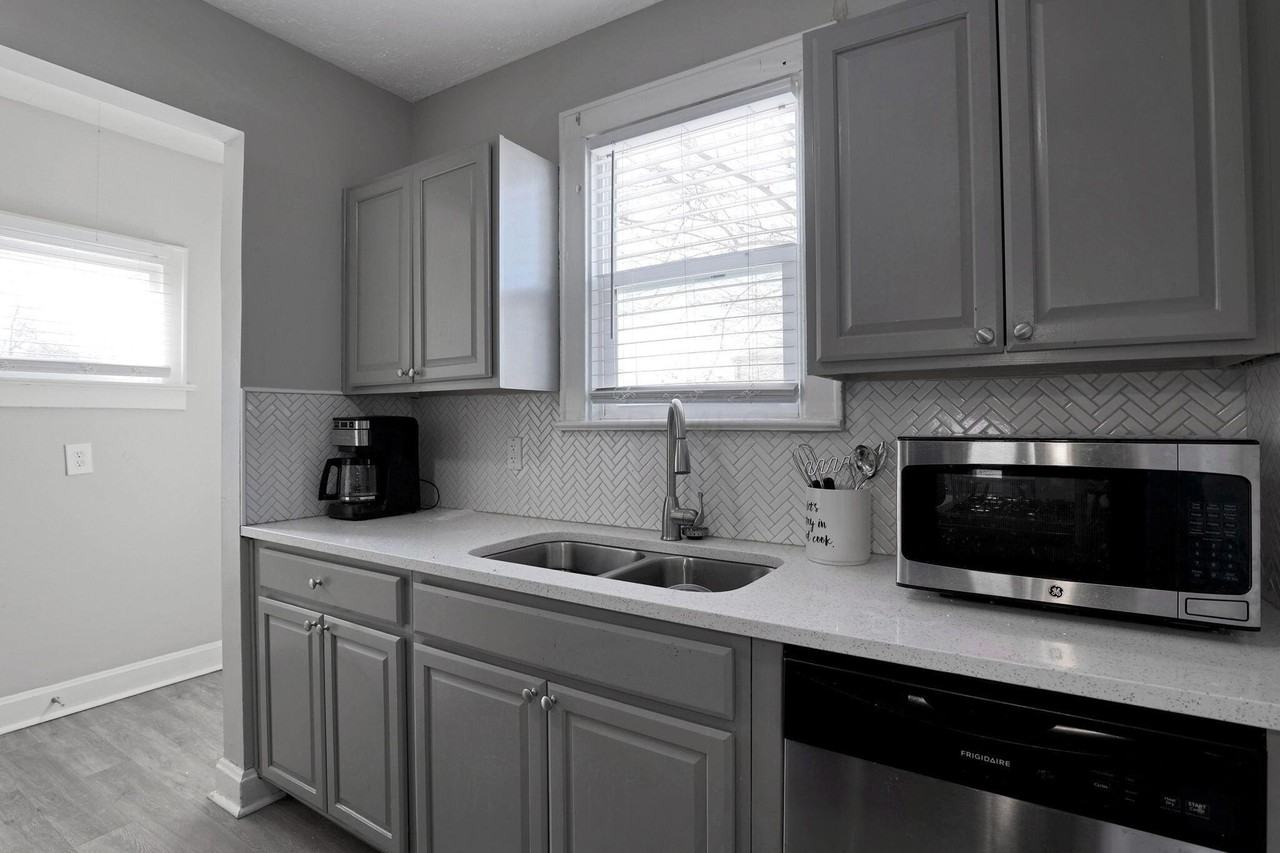 1125 Wilson Ave - Photo 6 of 15