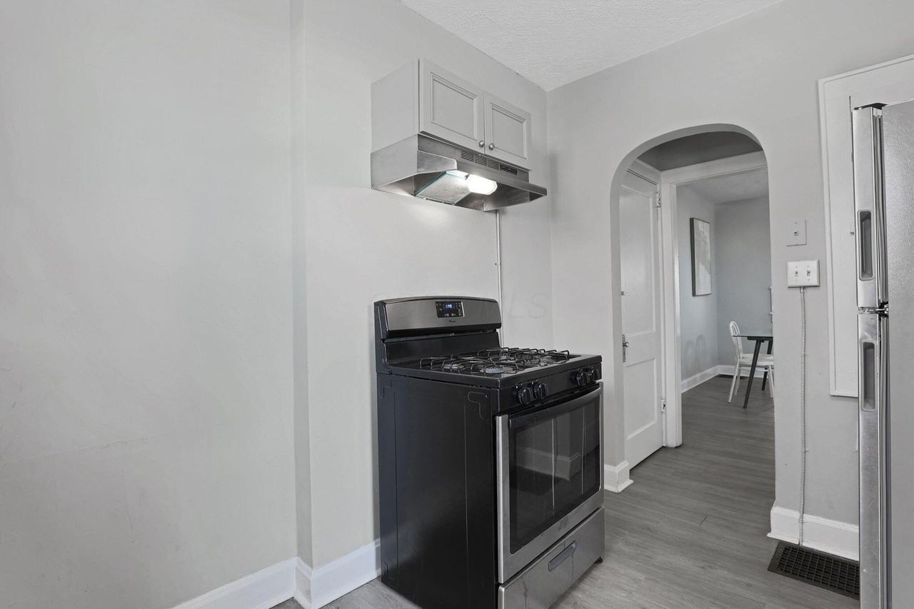 1125 Wilson Ave - Photo 7 of 15