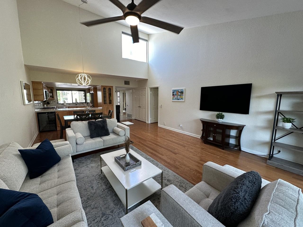 166 Wimbledon Ct - Photo 2 of 50