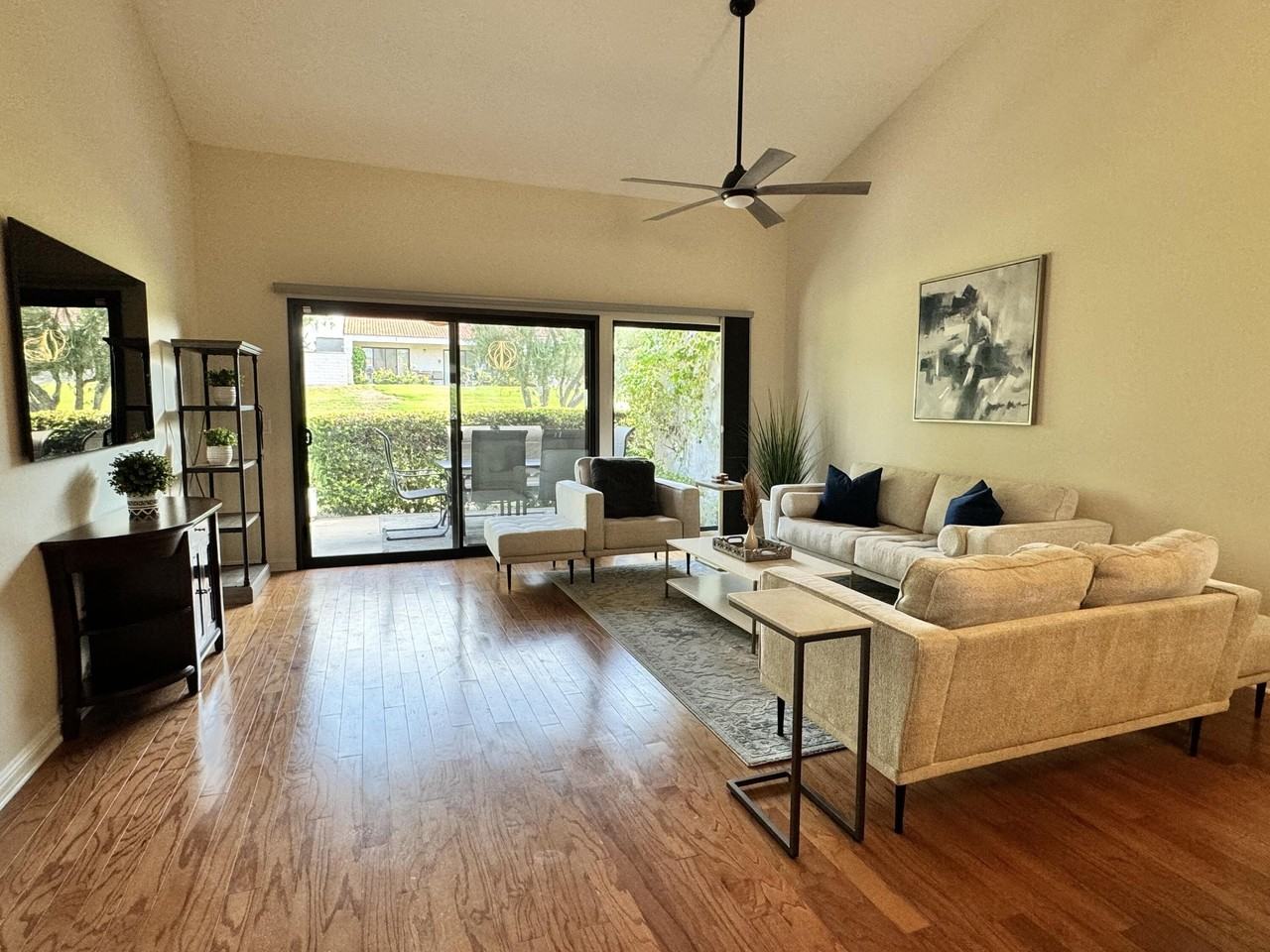 166 Wimbledon Ct - Photo 4 of 50