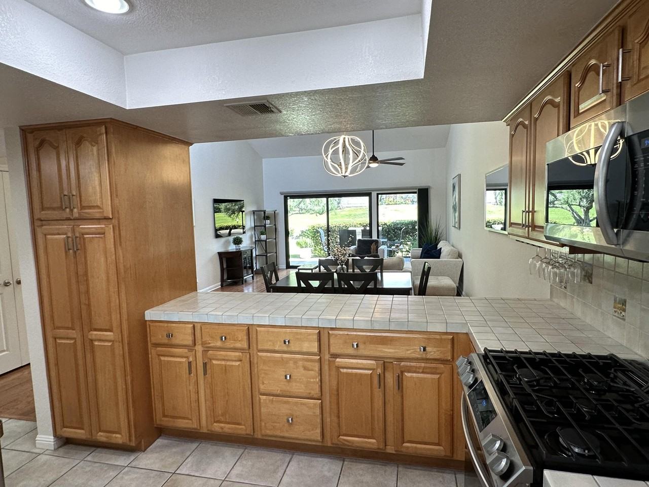 166 Wimbledon Ct - Photo 6 of 50