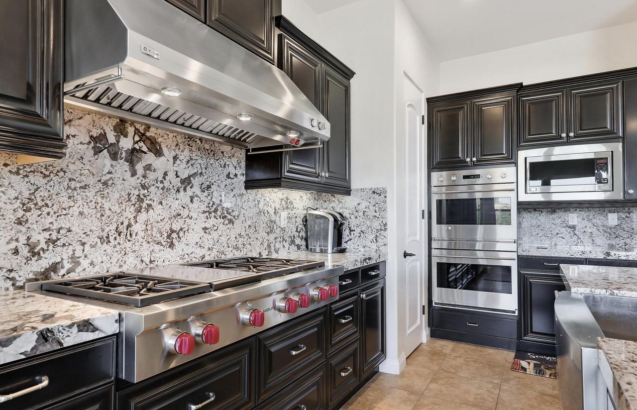 81600 Macbeth St - Photo 6 of 33