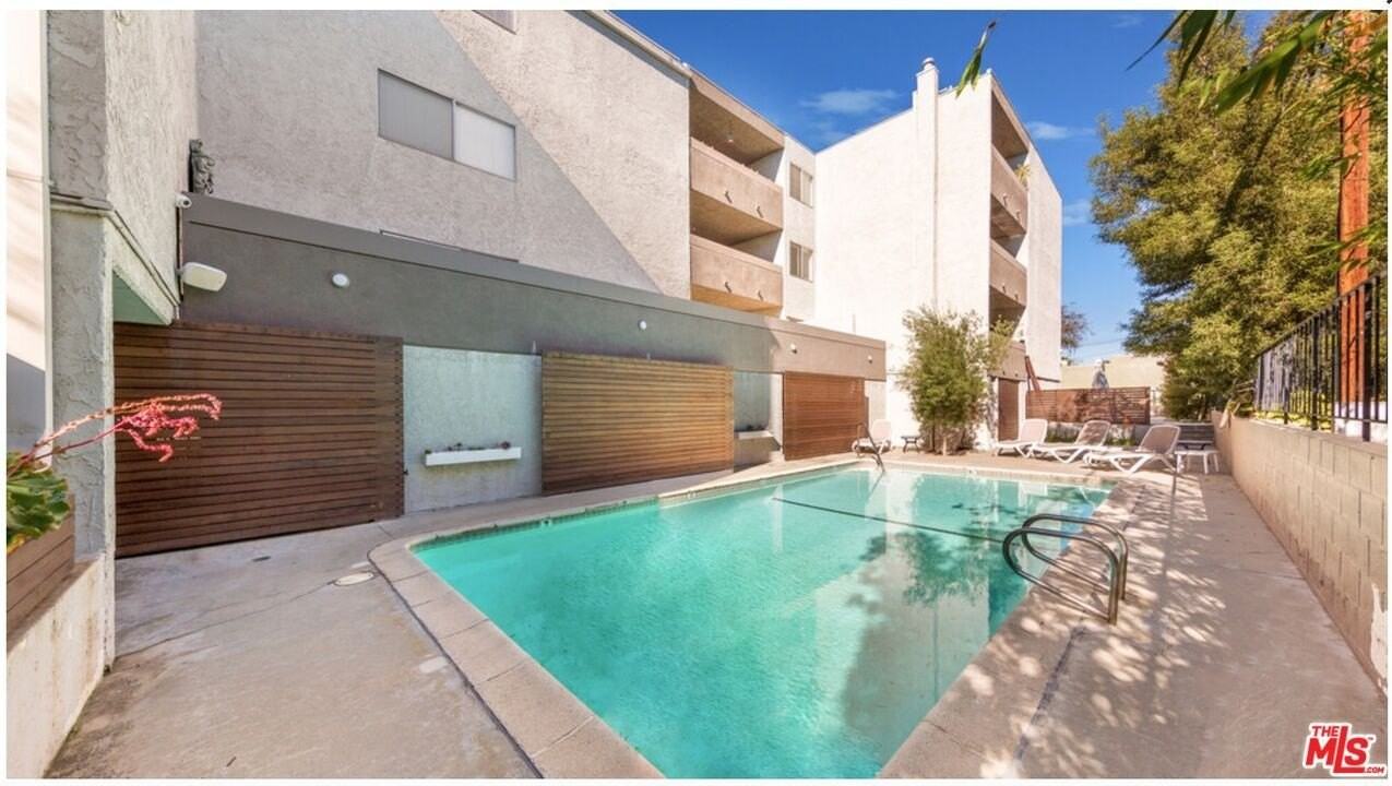 5260 Bellingham Ave Apt 207 #207 - Photo 4 of 20