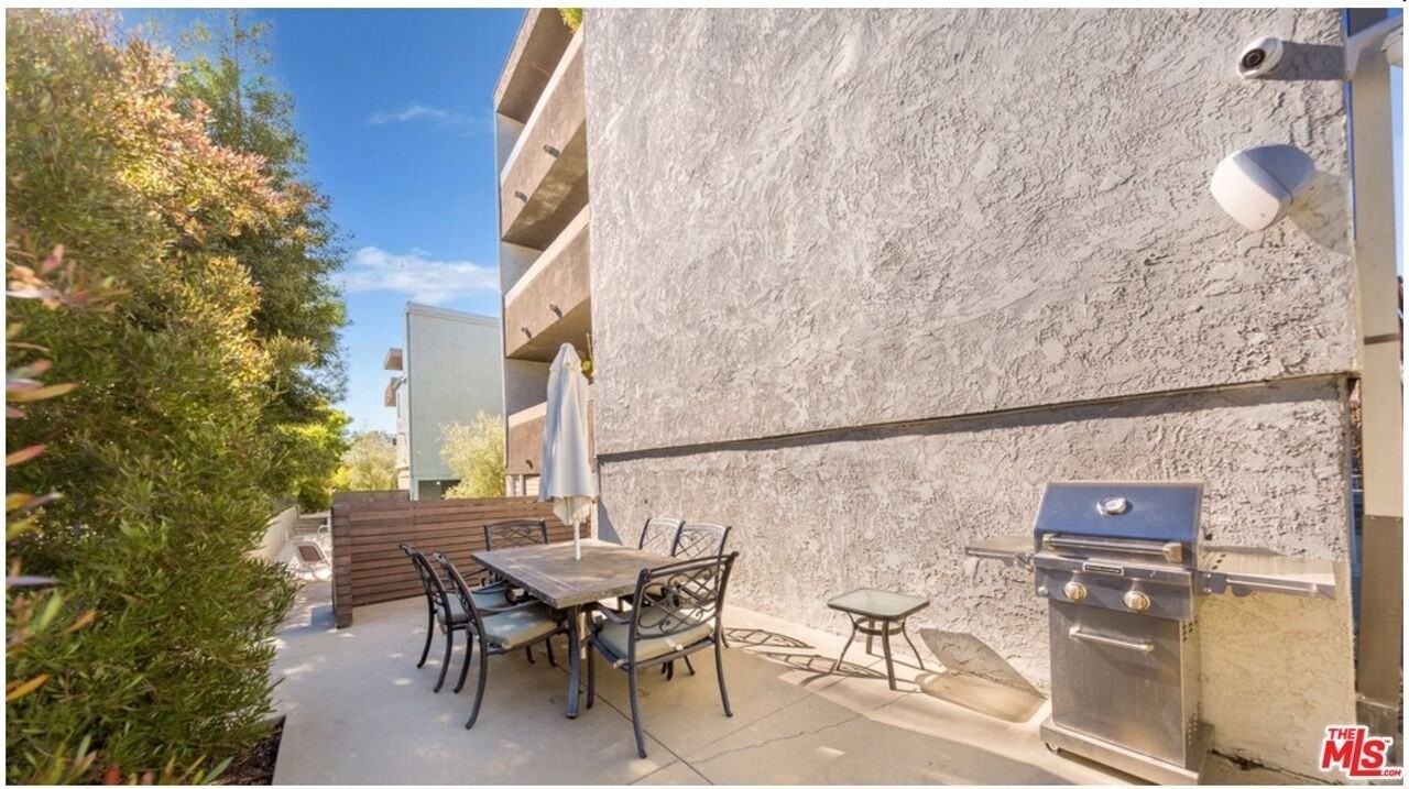 5260 Bellingham Ave Apt 207 #207 - Photo 5 of 20