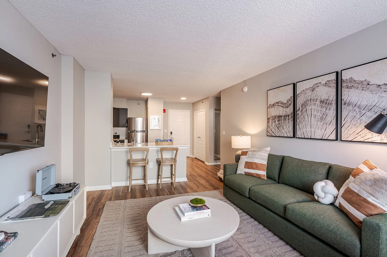 15 Bank Street, Unit 232F - Photo 5 of 13