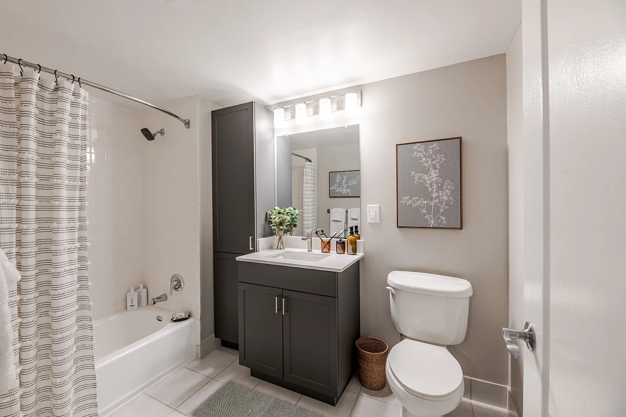 15 Bank Street, Unit 232F - Photo 7 of 13