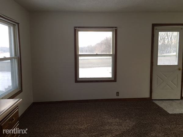 3136 Lansing Ave - Photo 3 of 9