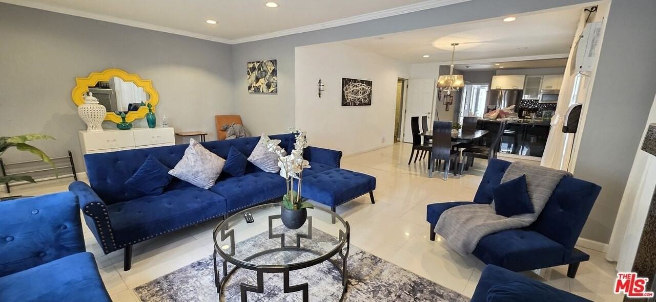 139 S Rexford Dr - Photo 2 of 19