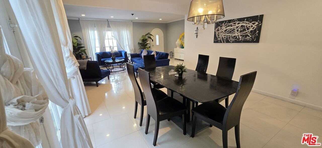 139 S Rexford Dr - Photo 4 of 19