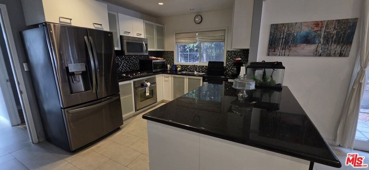 139 S Rexford Dr - Photo 5 of 19